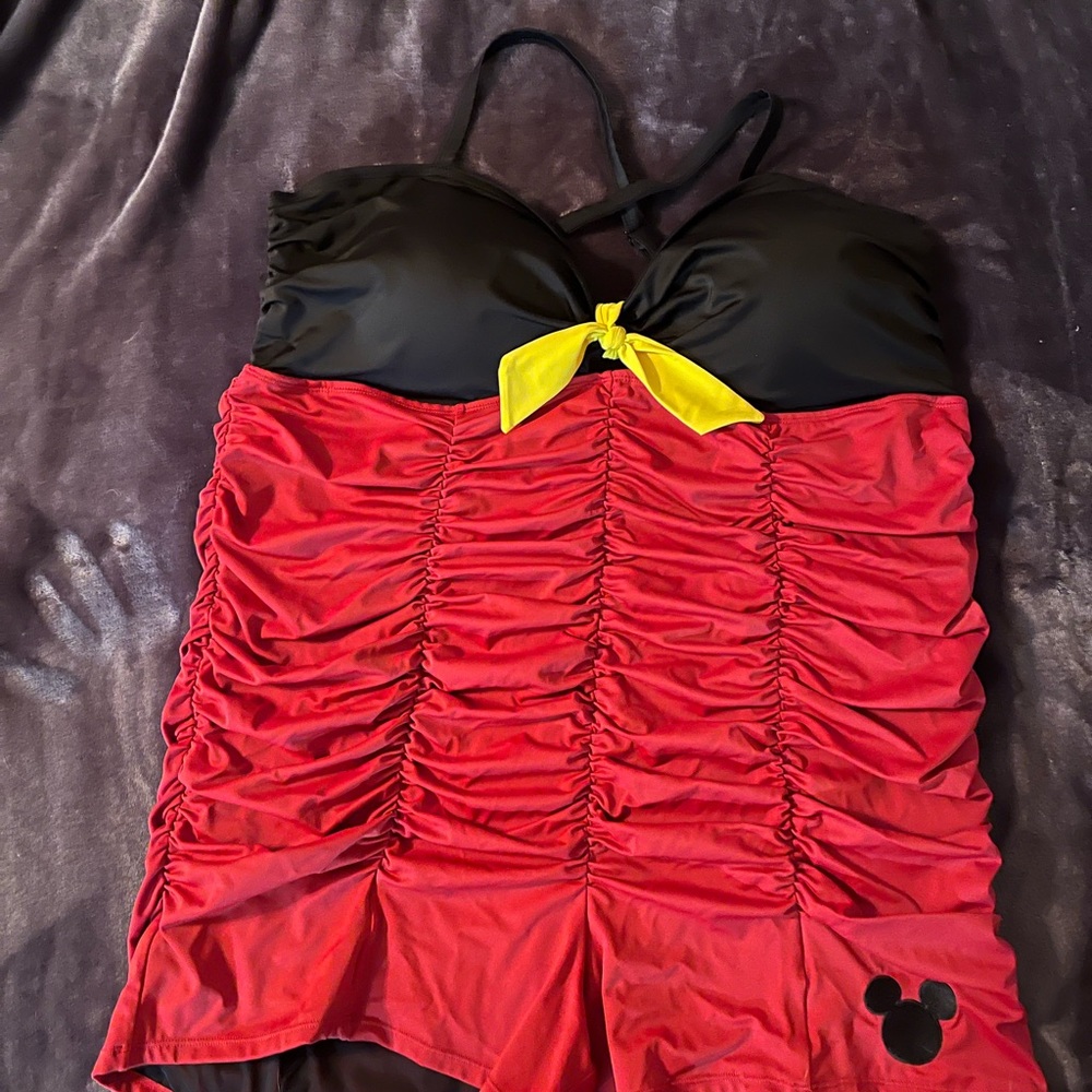 Excellent condition Minnie Mouse swimsuit from Torrid.